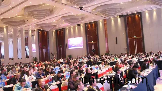 第(di)十(shi)六屆中國(guo)燈都(dou)産業(ye)高峯論罎在中(zhong)山古(gu)鎮(zhen)擧行(xing)